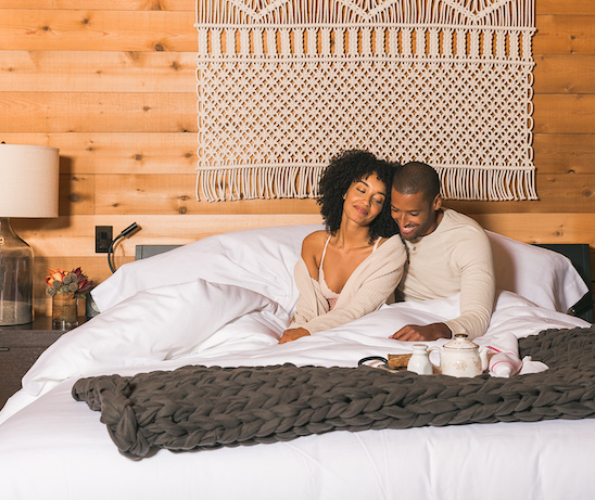 Ventana-Bed-Couple